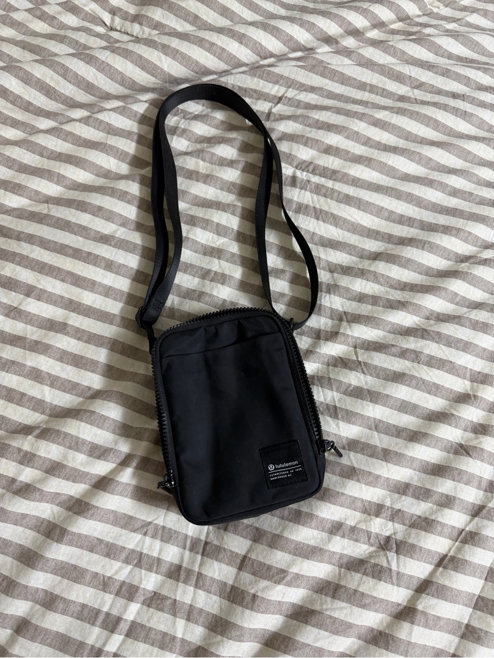 Lulu cross body/camera bag